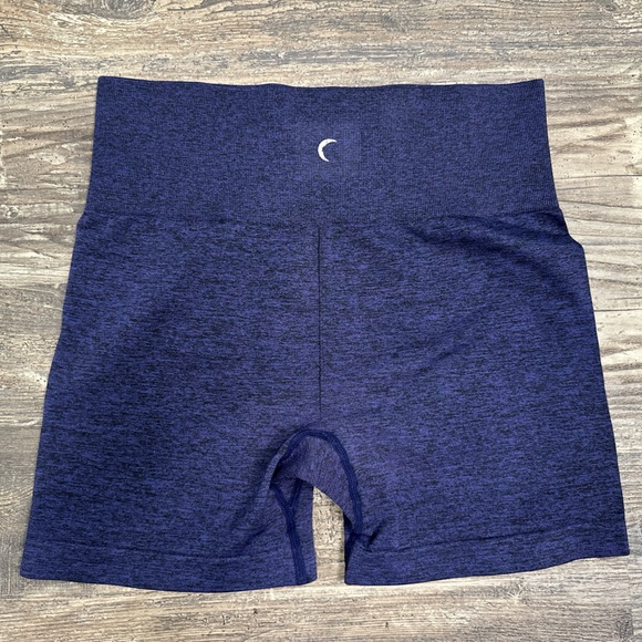 Zyia Navy Seamless Hustle Shorts (L) - Picture 2 of 2